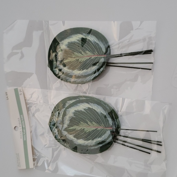 ASSORTED PACKAGES FAUX PICKS LEAVES - Picture 4 of 4
